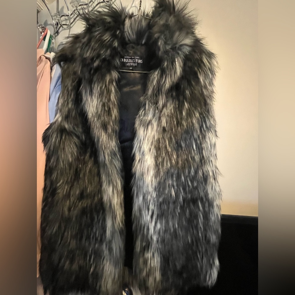 Brand new Donna Salyers faux fur vest